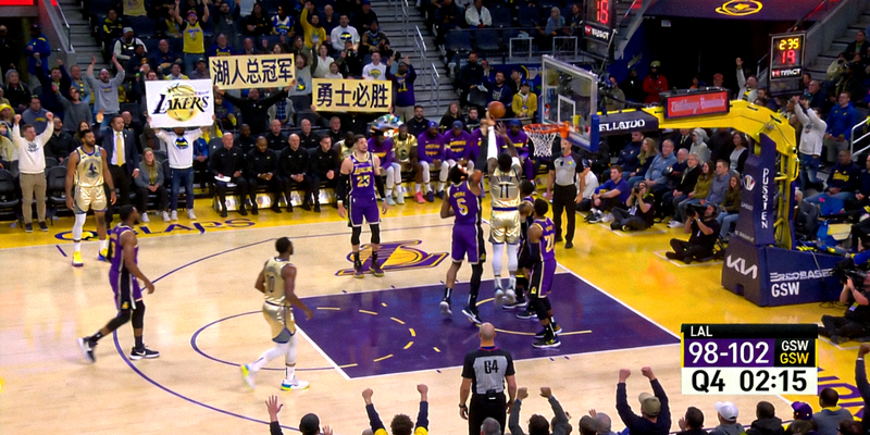 洛杉矶湖人队对阵金州勇士队NBA篮球赛事直播画面
