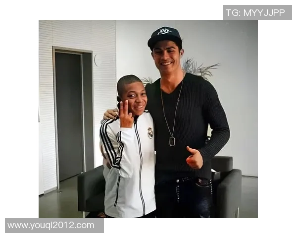 与足球明星亲密合影的难忘瞬间记录我的足球梦想与偶像的美好回忆